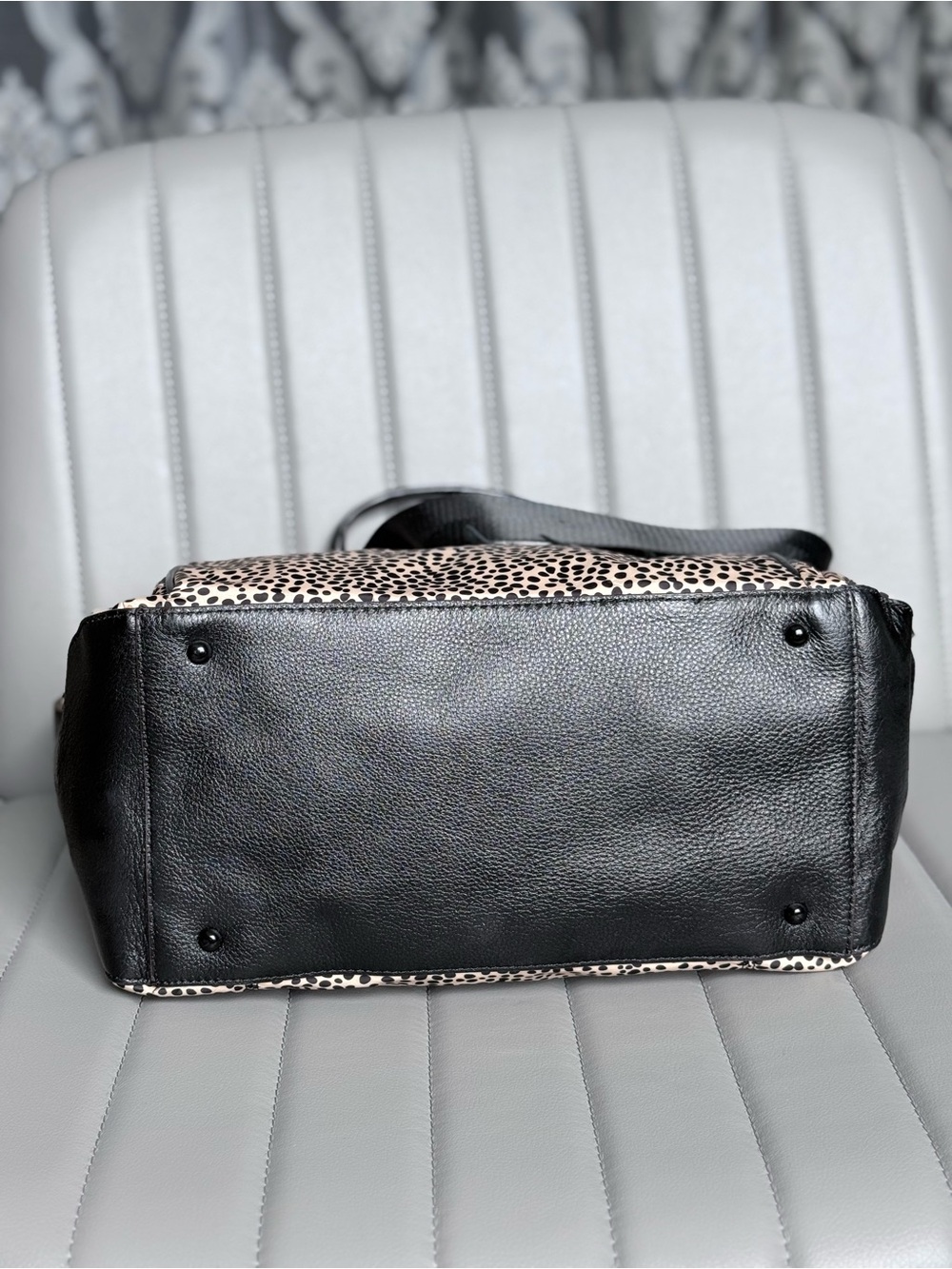 Aimee Kestenberg “Lighten Up” Large Tote Bag in Cheetah Print and Black Leather - Picture 6 of 9